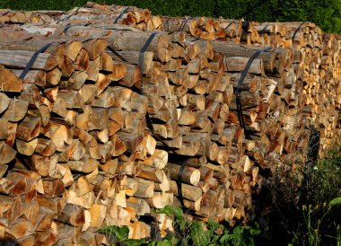 Isıtmak için odun turtaları 