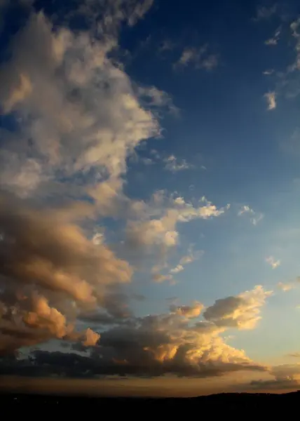 Вид Мальовничий Різнокольоровий Різноманітні Хмари — стокове фото