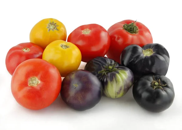 노란색 검은색 빨간색 토마토는 맛있는 야채이다 — 스톡 사진