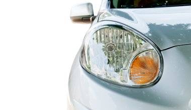 Arabanın farlarını kapat.