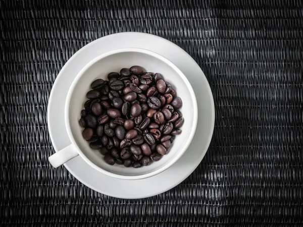 Semi di caffè nella tazza — Foto Stock