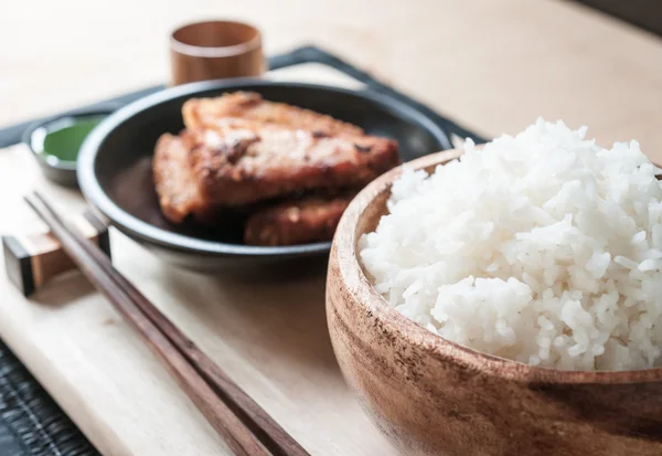 Rijst en gebakken varkensvlees — Stockfoto