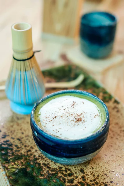 Detailní Záběr Matcha Latte Kavárně — Stock fotografie