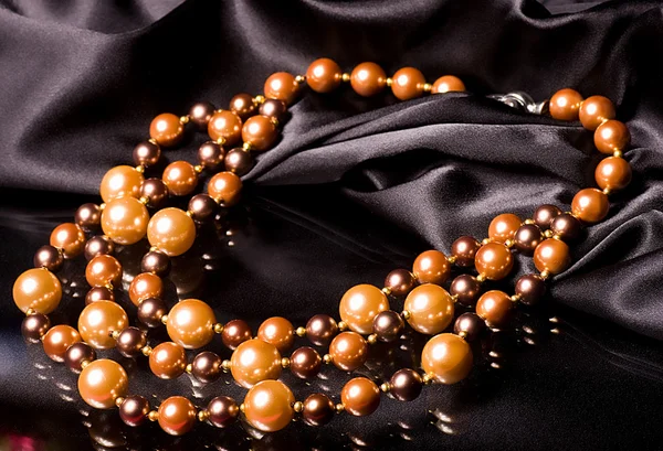 Collier de perles colorées — Photo