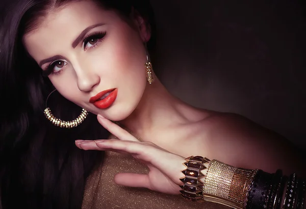 Fashion woman with jewelry bijouterie. Fashion portrait — Stock Photo, Image