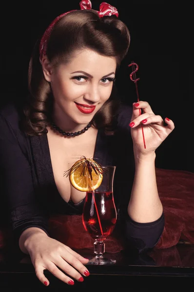 Pin-up girl. amerikansk stil. mode porträtt — Stockfoto