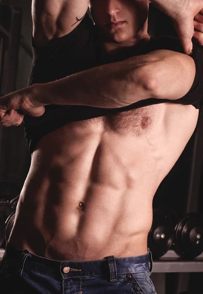 Sexy modelo de fitness masculino. Retrato de moda —  Fotos de Stock