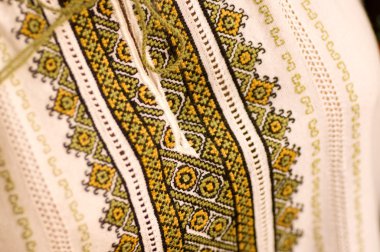 geleneksel malzeme ve işlemeli