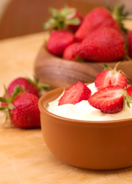 Fresh strawberry with whipped cream — Stock Photo, Image