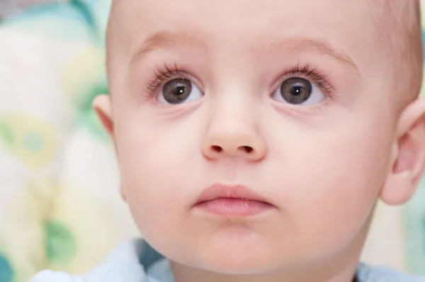 Sweet little baby smiling and looking — Stock Photo, Image