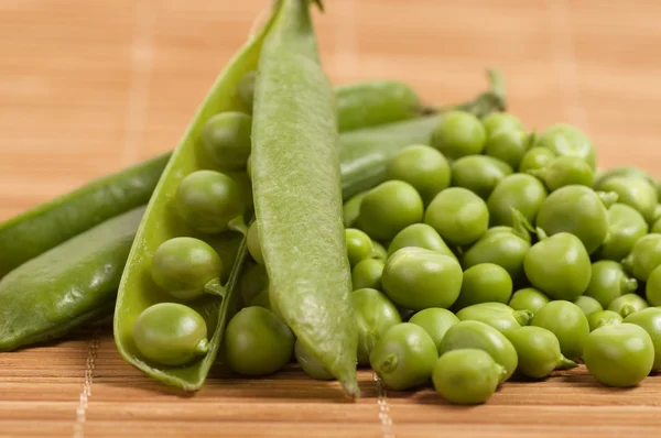 Fresh green peas — Stock Photo, Image