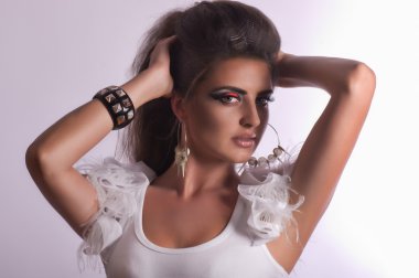 kadın moda takı değerli süslemeleri ile.