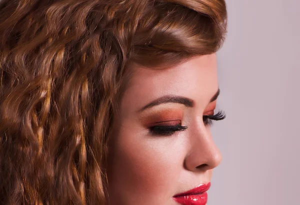 Portrait of beautiful young woman with makeup — Stock Photo, Image