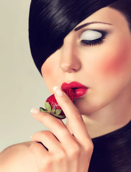 Young woman with strawberry — Stock Photo, Image