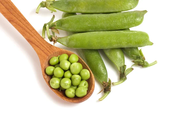 Fresh green peas in spoon isolated on a white background — Stock Photo, Image