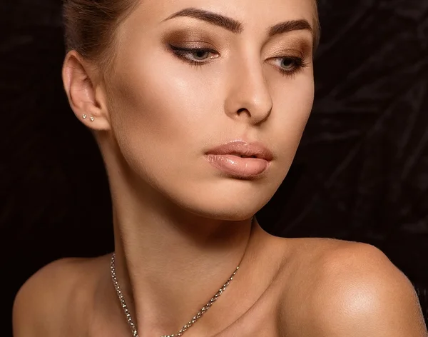 Portrait of beautiful young woman with makeup — Stock Photo, Image