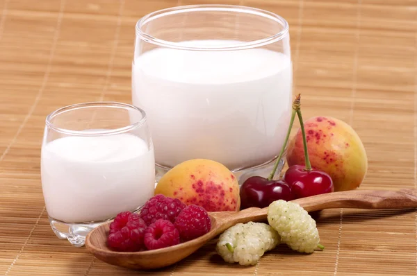 Tasty fresh mix berry smoothie — Stock Photo, Image