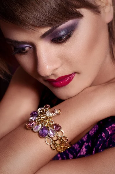 Mulher com jóias — Fotografia de Stock