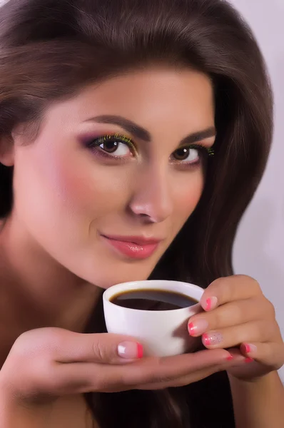 Frau mit Kaffeetasse. — Stockfoto