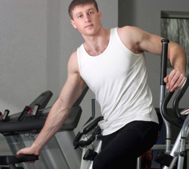 jimnastik salonu kas spor adamı