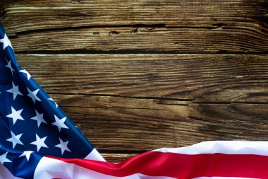 Gaziler Günü. Hizmet eden herkesi onurlandırmak. Tahta arka planda Amerikan bayrağı