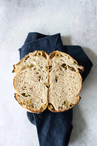 Σπιτικό Χειροποίητο Ψωμί Προζύμης Ελιές Υγιής Έννοια Σπιτικό Ψήσιμο — Φωτογραφία Αρχείου