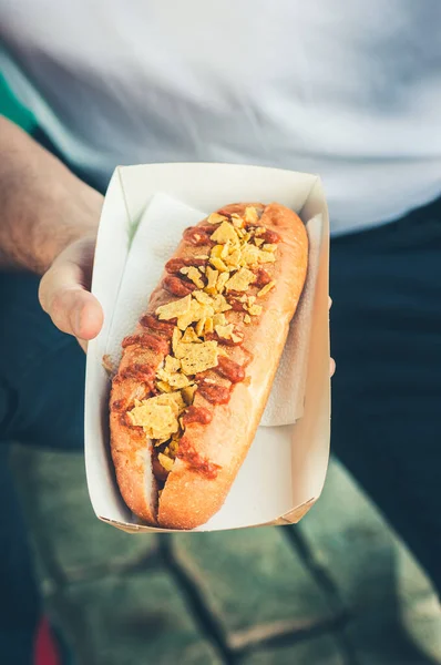 Vers Bereide Hotdogs Een Papieren Doos Een Hand Concept Voor — Stockfoto