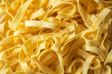 Taze pişmemiş makarna arkaplanı.