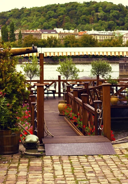 Vista de un pequeño restaurante en Praga —  Fotos de Stock