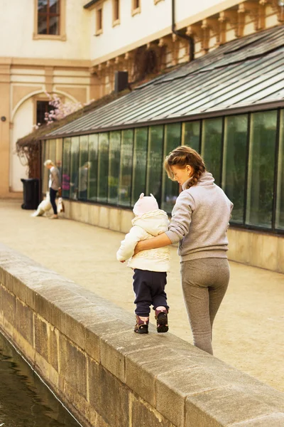 Little baby girl is walking with her mother — Stock Photo, Image