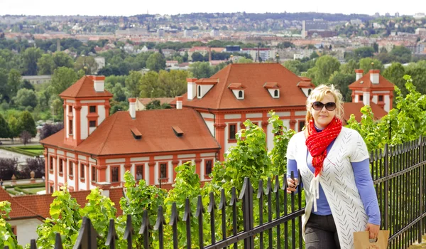 Blond young woman against the background of a castle — Stock Photo, Image