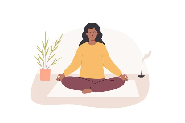 Joven mujer africana con piernas cruzadas y ojos cerrados meditando en interiores y realizando ejercicios de respiración de yoga. Mujeres practicando Pranayama y meditación. Ilustración vectorial plana. — Vector de stock