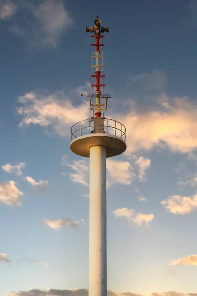 Громадська Гучномовна Вежа Фоні Блакитного Неба — стокове фото