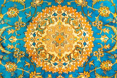 Bir sürü güzel doğu halısı, renkli geleneksel el dokuması halılar..