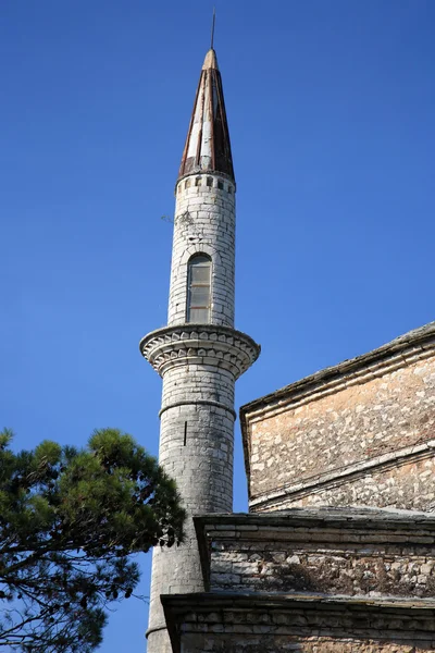 Minaret and mosque — Stock Photo, Image