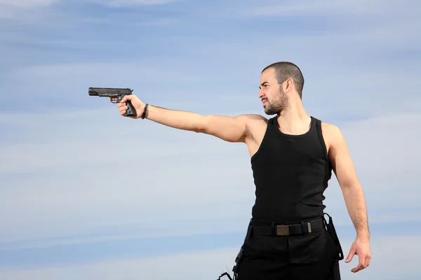 Homem com uma arma — Fotografia de Stock