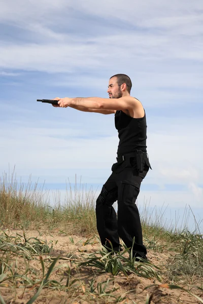 Man med pistol — Stockfoto