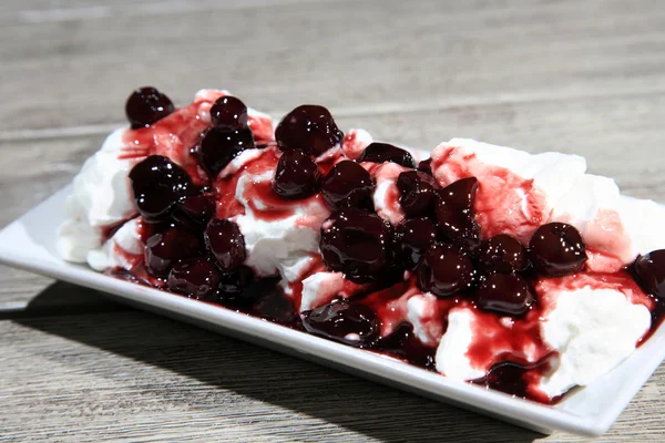 Yogurt with cherry — Stock Photo, Image