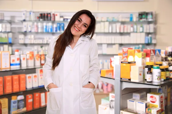 Joven farmacéutico —  Fotos de Stock