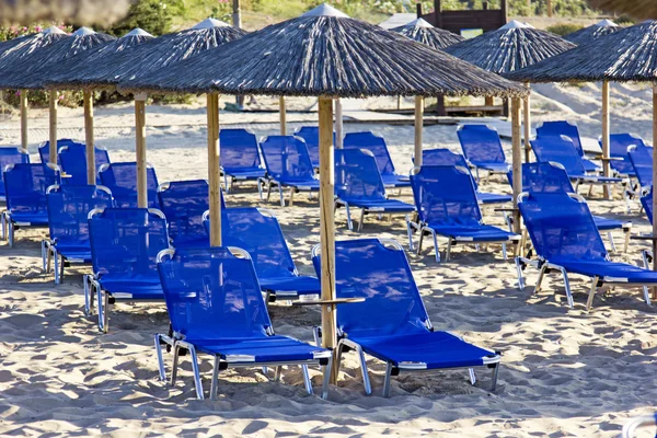 Sun beds and umbrella's — Stock Photo, Image