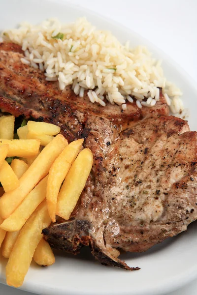 Steak sur une assiette — Photo