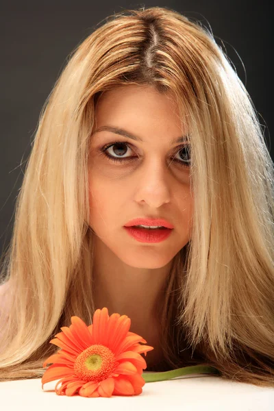 Beautiful girl with flower — Stock Photo, Image