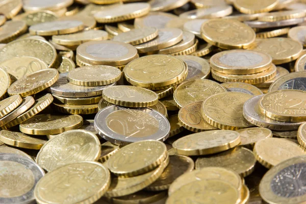 Närbild på euromynt heap — Stockfoto