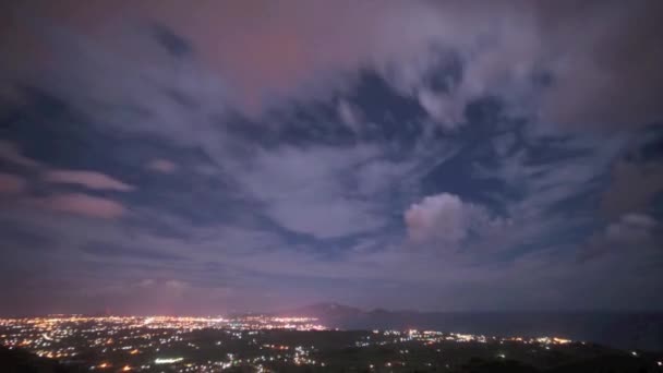 Paisagem de uma ilha com nuvens à noite — Vídeo de Stock