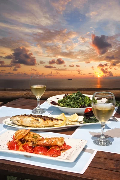 Almoço para dois à beira-mar — Fotografia de Stock