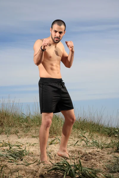 Instructor de artes marciales ejercicio al aire libre —  Fotos de Stock