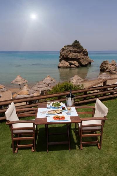 Pranzo per due in riva al mare — Foto Stock