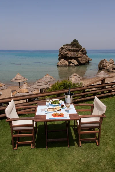 Lunch for two by the sea — Stock Photo, Image