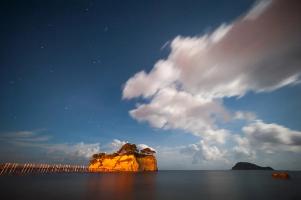 Pequeña isla por la noche — Foto de Stock