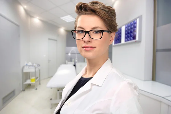 Giovane medico femminile — Foto Stock